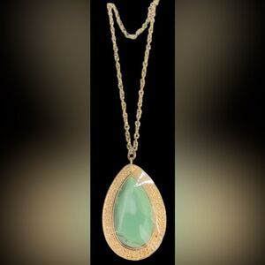 Teardrop Necklace Faceted Pendant Green Faux GemStone Silvertone Chain Modern